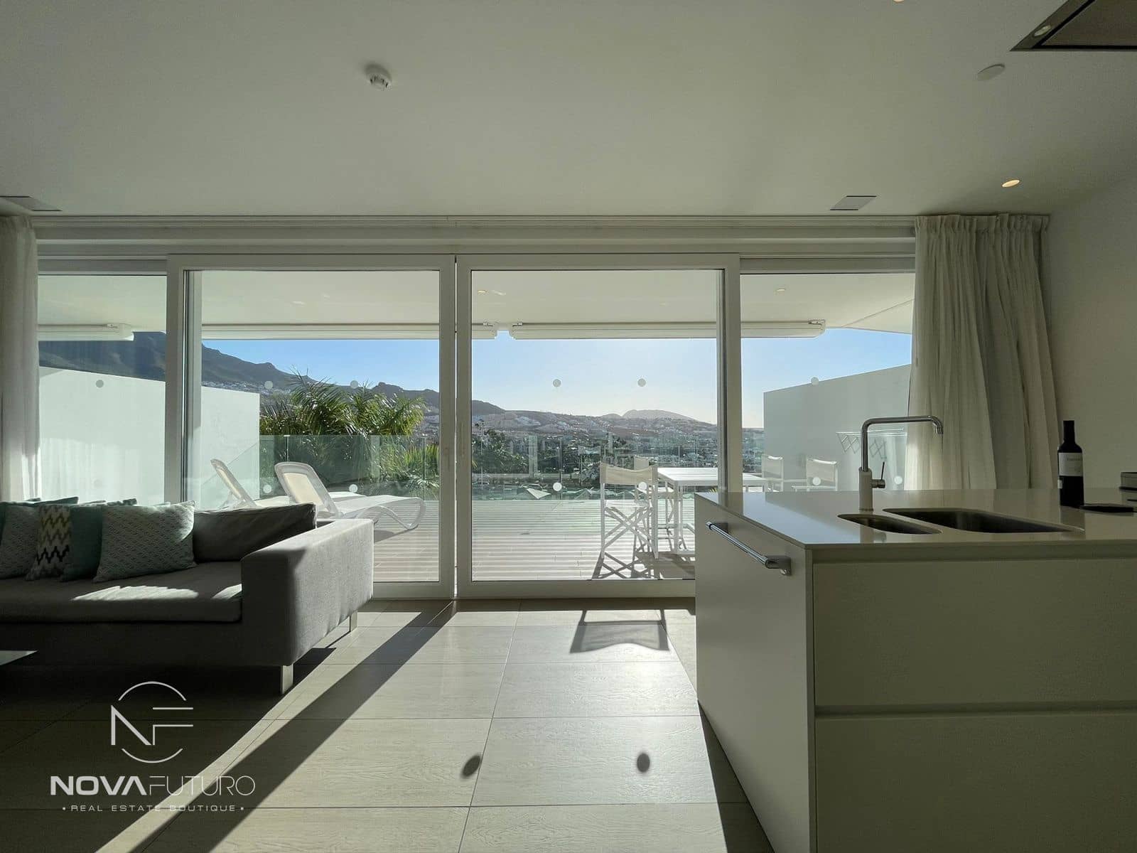 1 soveværelse Lejlighed til salg i Playa del Duque med swimmingpool - € 560.000 (Ref: 7562151)