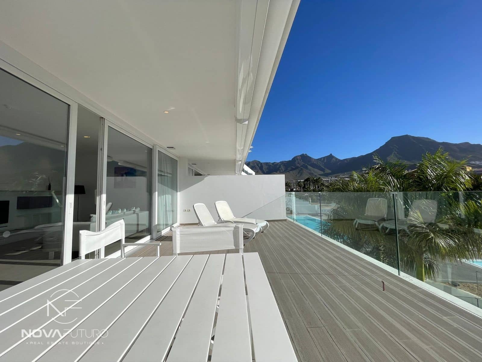 1 soveværelse Lejlighed til salg i Playa del Duque med swimmingpool - € 560.000 (Ref: 7562151)