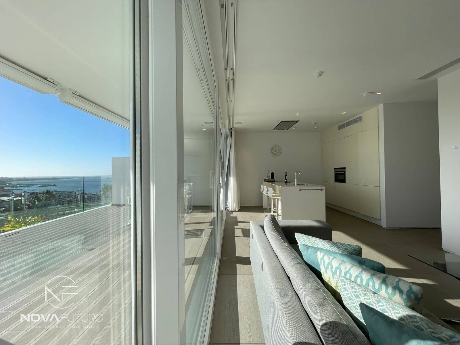 1 soveværelse Lejlighed til salg i Playa del Duque med swimmingpool - € 560.000 (Ref: 7562151)