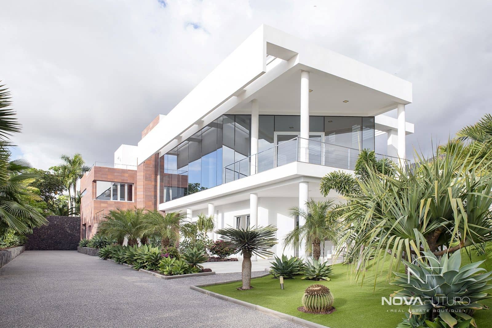 8 soveværelse Villa til salg i La Caleta Adeje med swimmingpool garage - € 5.750.000 (Ref: 7636217)