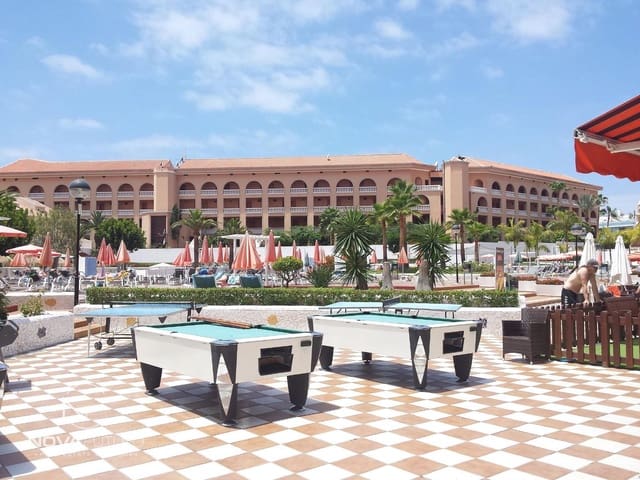 1 slaapkamer Flat te koop in Playa de las Americas, Arona met zwembad - € 420.000 (Ref: 8793885)