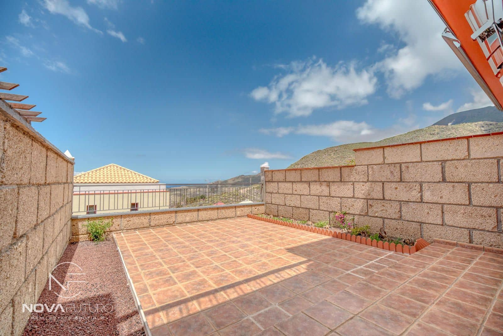 3 soveværelse Byhus til salg i Chayofa med garage - € 440.000 (Ref: 8981633)