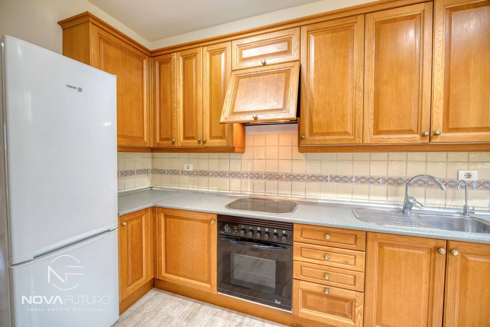 3 soveværelse Byhus til salg i Chayofa med garage - € 440.000 (Ref: 8981633)