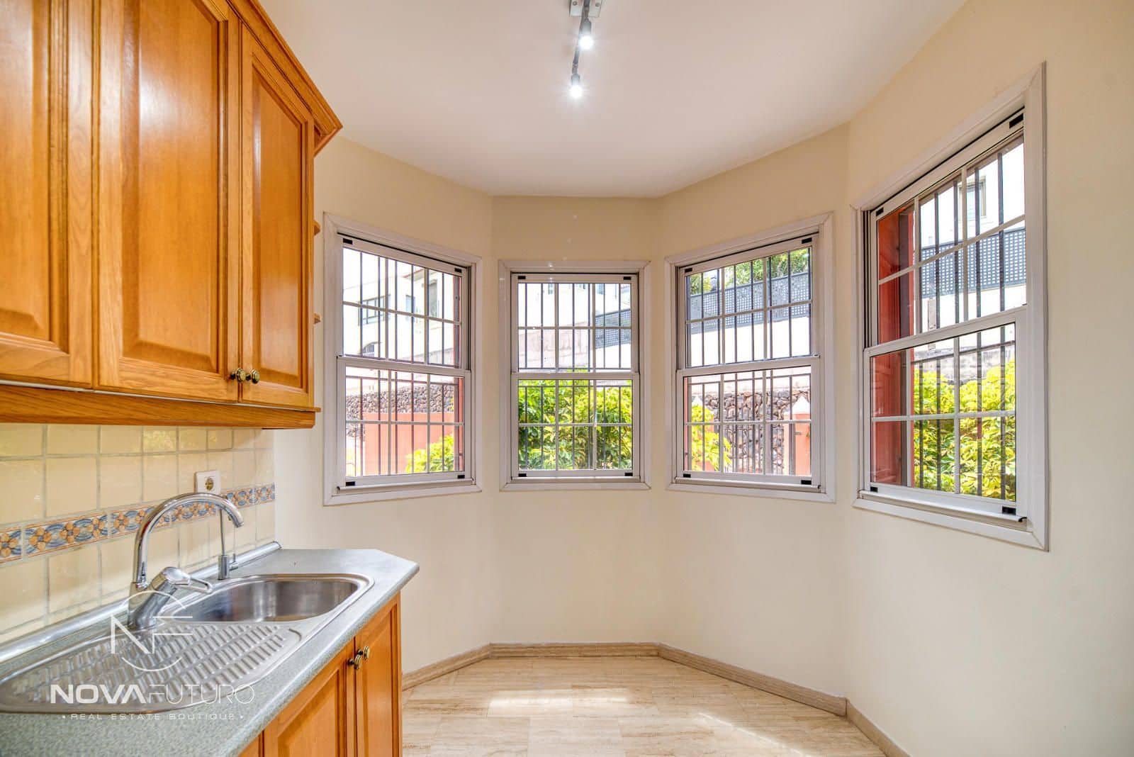 3 soveværelse Byhus til salg i Chayofa med garage - € 440.000 (Ref: 8981633)