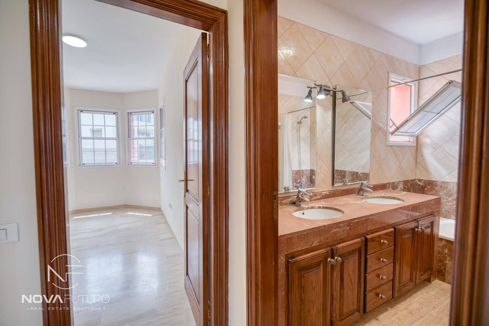 3 soveværelse Byhus til salg i Chayofa med garage - € 440.000 (Ref: 8981633)