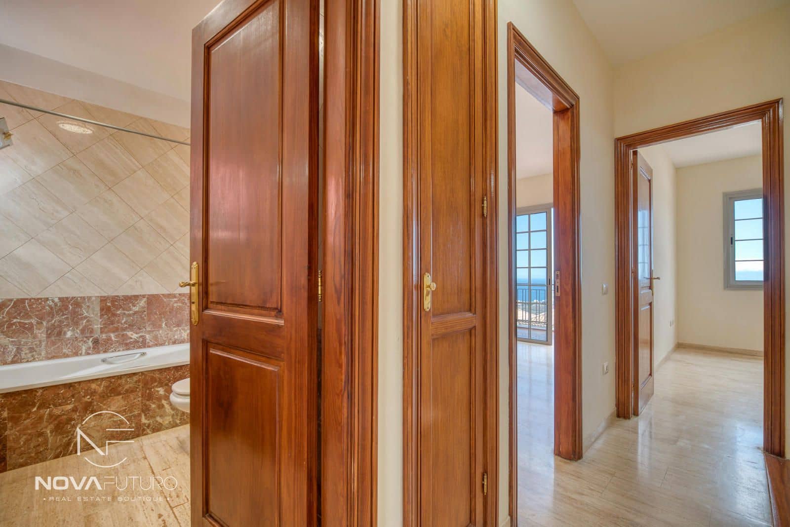 3 soveværelse Byhus til salg i Chayofa med garage - € 440.000 (Ref: 8981633)