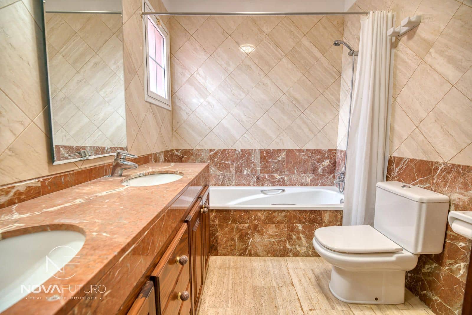 3 soveværelse Byhus til salg i Chayofa med garage - € 440.000 (Ref: 8981633)