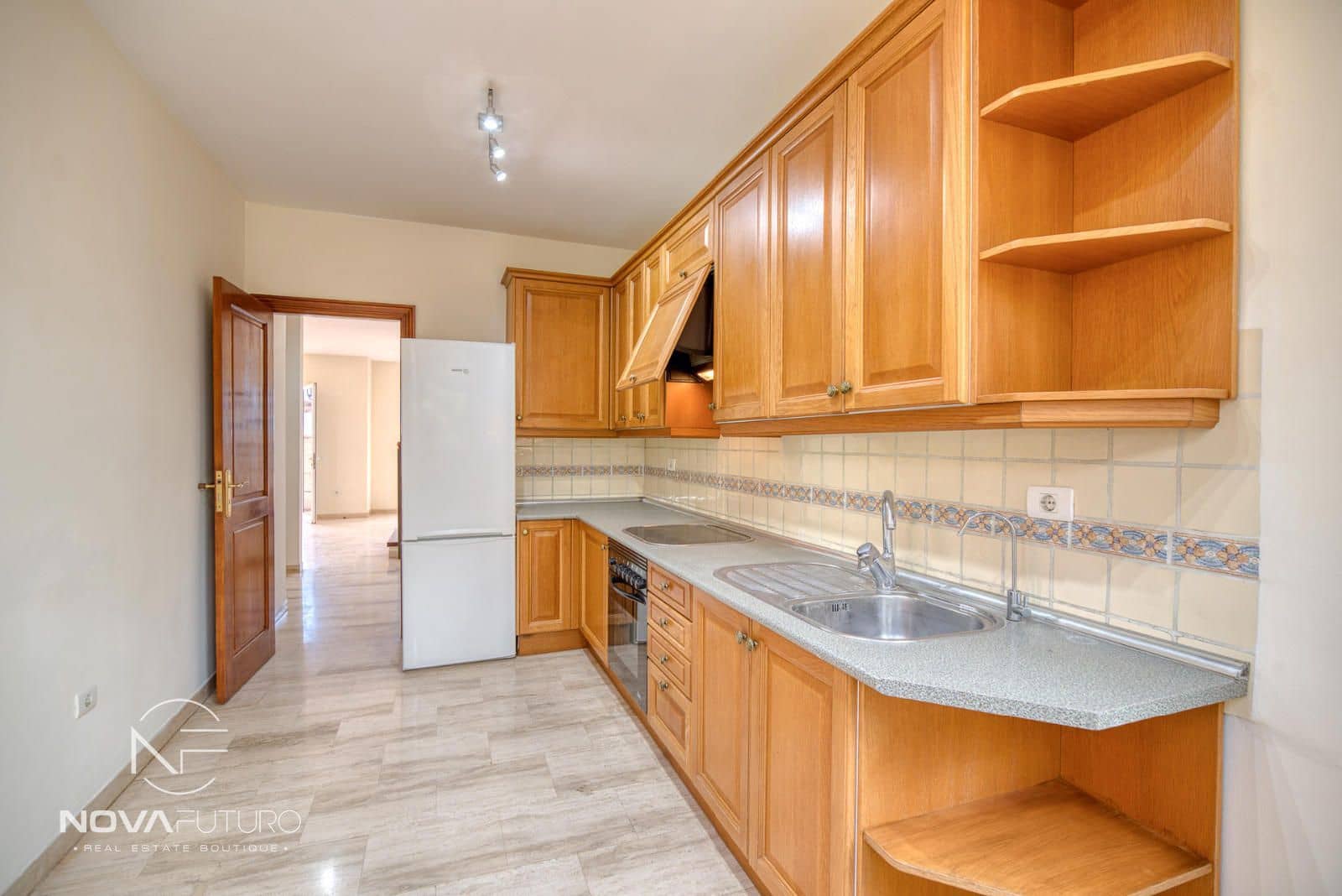 3 soveværelse Byhus til salg i Los Cristianos med garage - € 440.000 (Ref: 8989893)