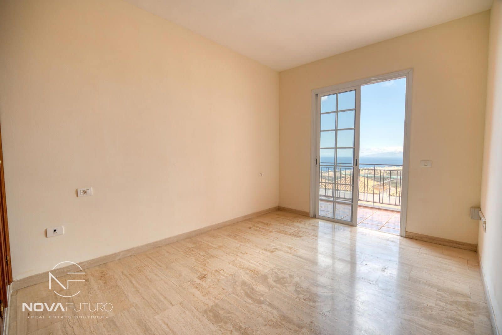 3 soveværelse Byhus til salg i Los Cristianos med garage - € 440.000 (Ref: 8989893)