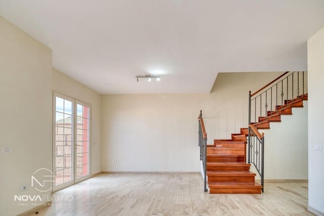 3 bedroom Townhouse for sale in Los Cristianos, Arona with garage - € 440,000 (Ref: 8989893)