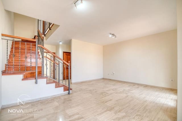 3 bedroom Townhouse for sale in Los Cristianos, Arona with garage - € 440,000 (Ref: 8989893)