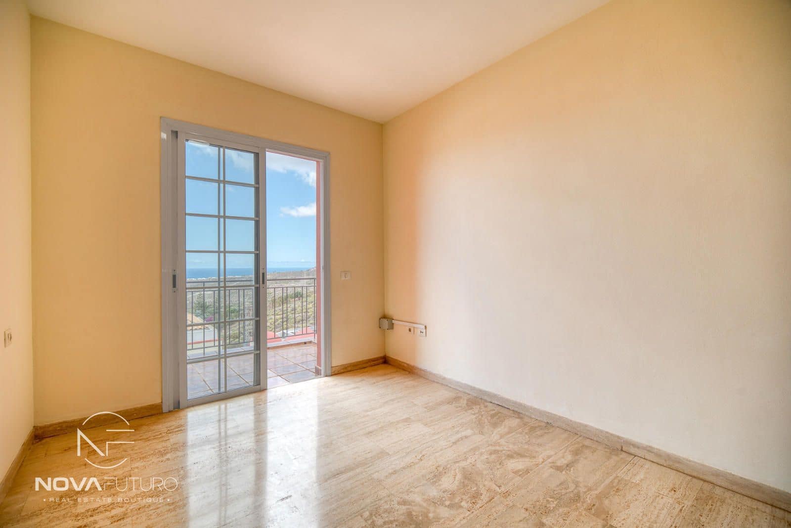 3 soveværelse Byhus til salg i Los Cristianos med garage - € 440.000 (Ref: 8989893)