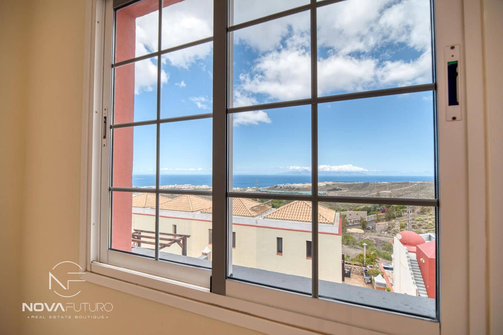 3 soveværelse Byhus til salg i Los Cristianos med garage - € 440.000 (Ref: 8989893)