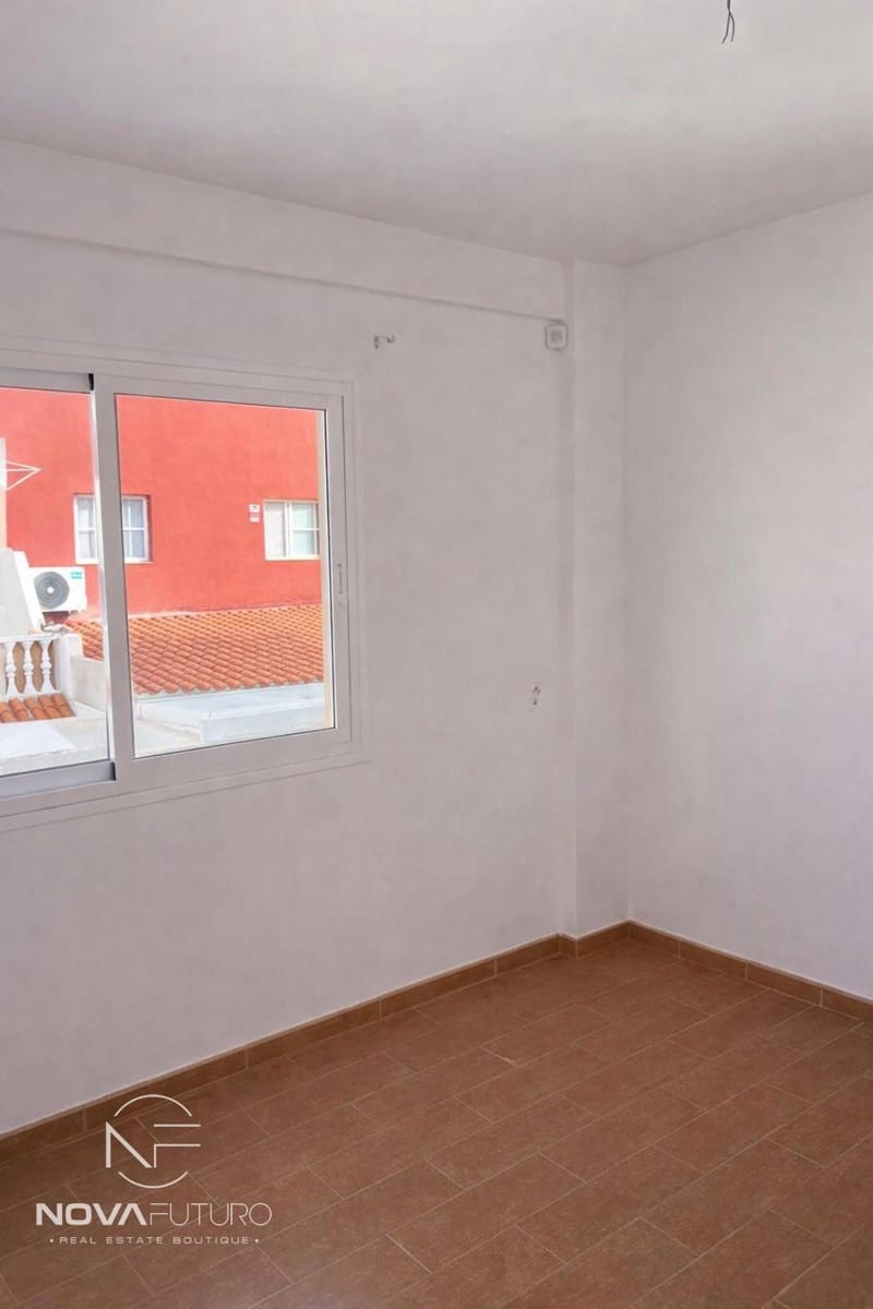 4 soveværelse Villa til salg i Guia de Isora med swimmingpool garage - € 355.000 (Ref: 9805434)