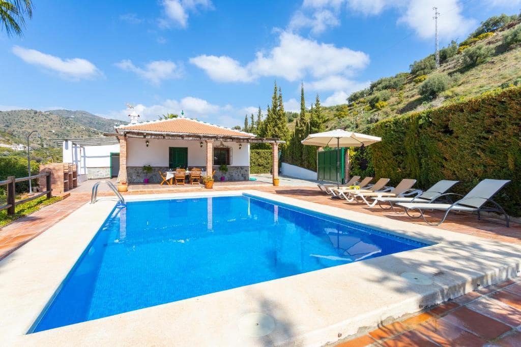 Finca/Country House for rent in Torrox with pool - € 1,600 (Ref: 10054411)