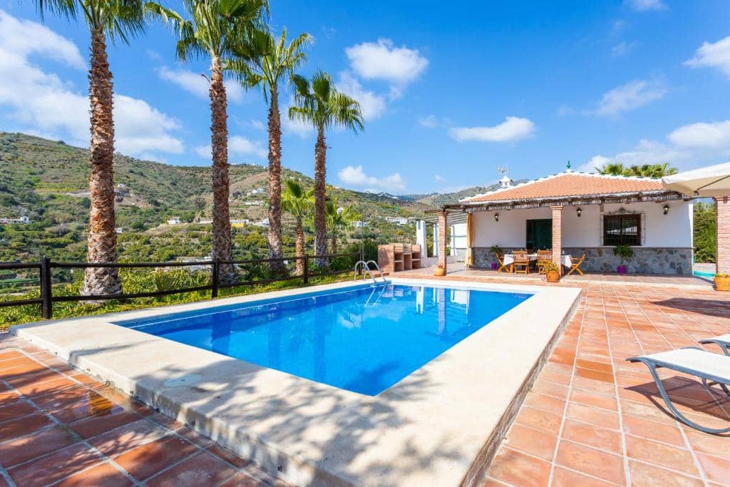 Finca/Country House for rent in Torrox with pool - € 1,600 (Ref: 10054411)