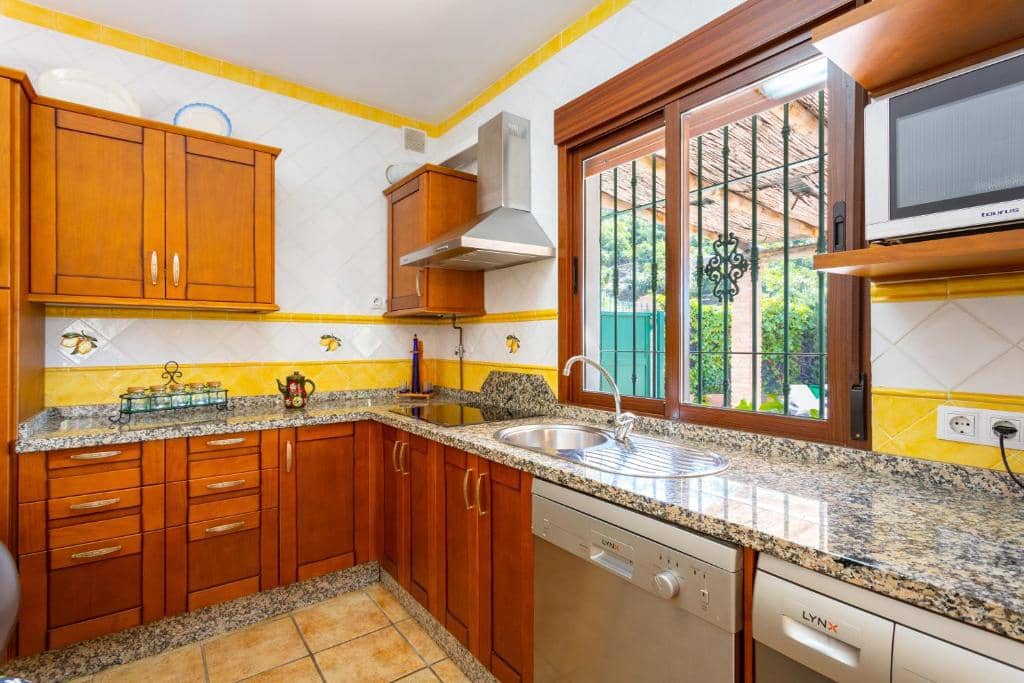 Finca/Country House for rent in Torrox with pool - € 1,600 (Ref: 10054411)