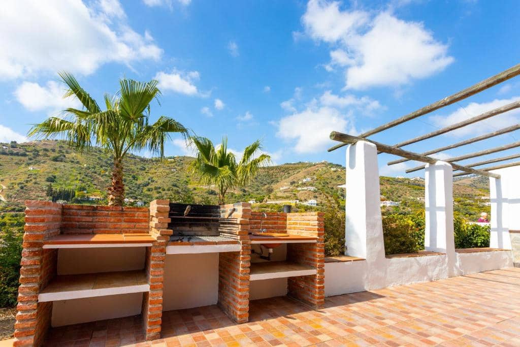 Finca/Country House for rent in Torrox with pool - € 1,600 (Ref: 10054411)