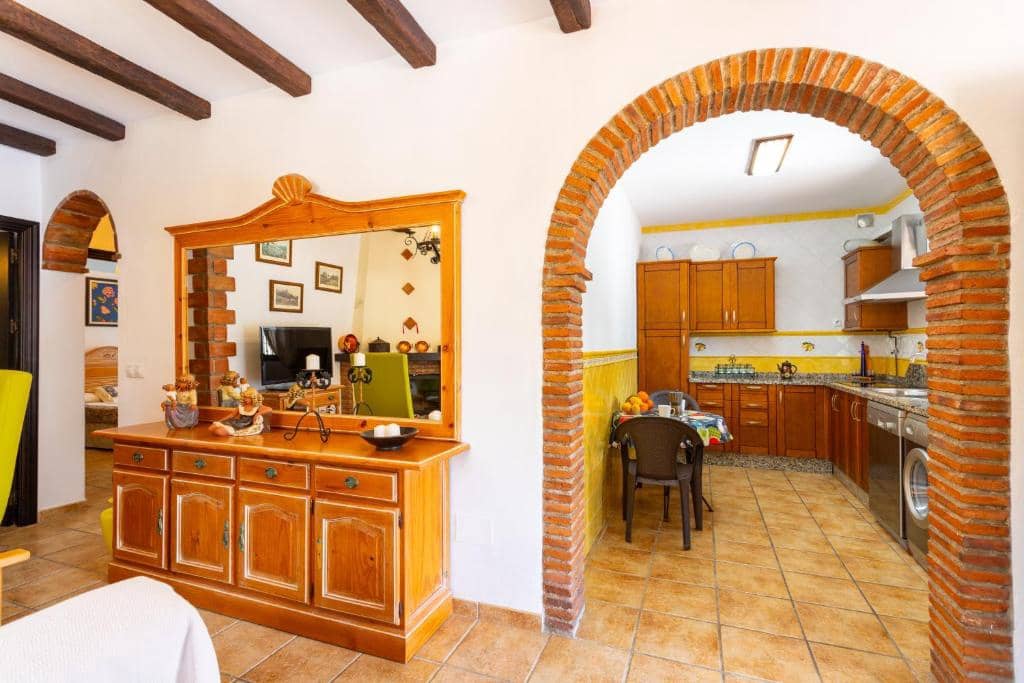 Finca/Country House for rent in Torrox with pool - € 1,600 (Ref: 10054411)