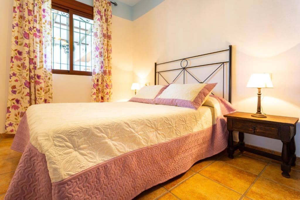 Finca/Country House for rent in Torrox with pool - € 1,600 (Ref: 10054411)