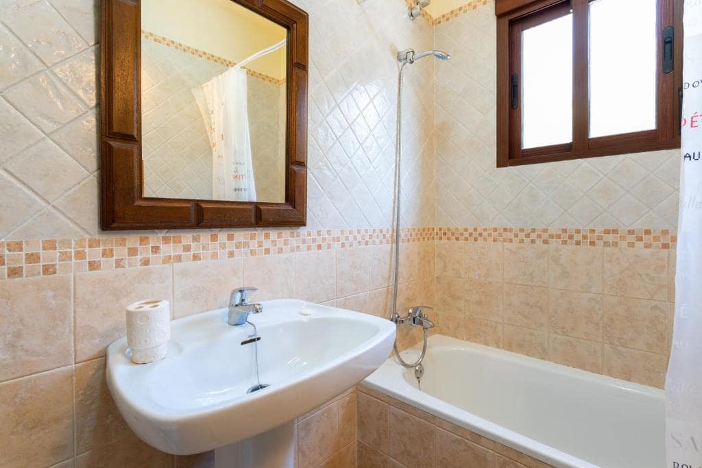 Finca/Country House for rent in Torrox with pool - € 1,600 (Ref: 10054411)