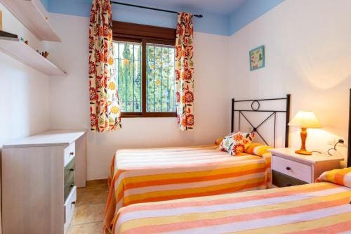 Finca/Country House for rent in Torrox with pool - € 1,600 (Ref: 10054411)