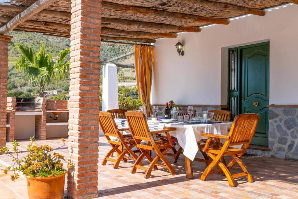 Finca/Country House for rent in Torrox with pool - € 1,600 (Ref: 10054411)
