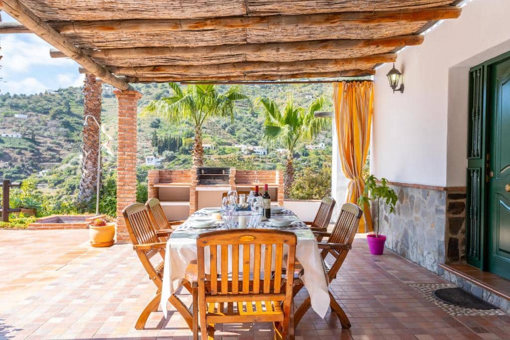 Finca/Country House for rent in Torrox with pool - € 1,600 (Ref: 10054411)