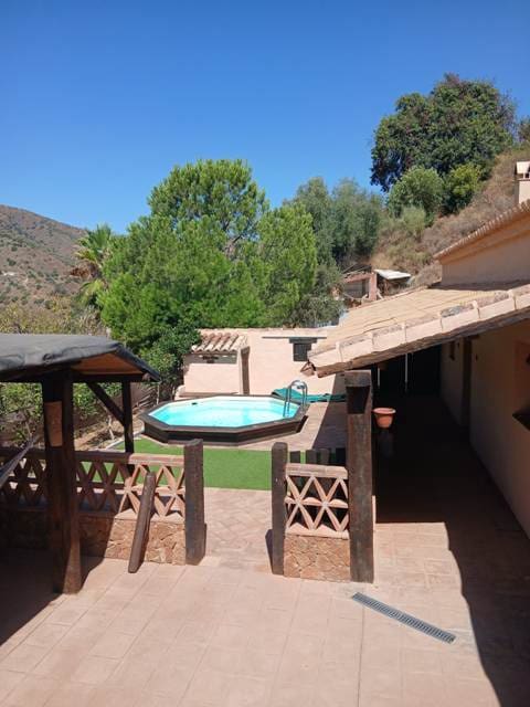 Finca/Herregård til leie i Riogordo med svømmebasseng garasje - € 1 100 (Ref: 10054417)
