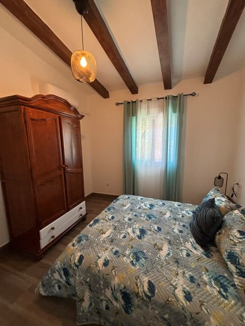 Finka/Dom wiejski do wynajęcia w Arenas z basenem - 1 500 € (Ref: 10097429)