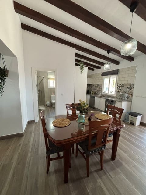 Finka/Dom wiejski do wynajęcia w Arenas z basenem - 1 500 € (Ref: 10097429)