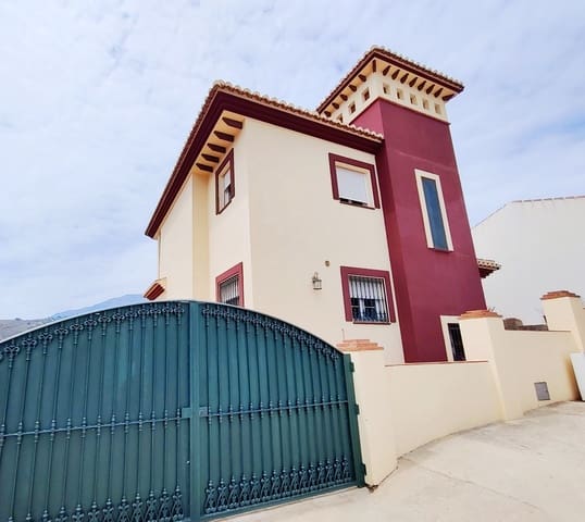 Villa til salgs i Canillas de Albaida med svømmebasseng garasje - € 412 000 (Ref: 10179693)