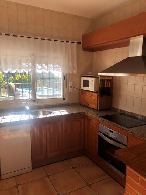 3 bedroom Finca/Country House for rent in Torrox with pool - € 1,350 (Ref: 9549818)