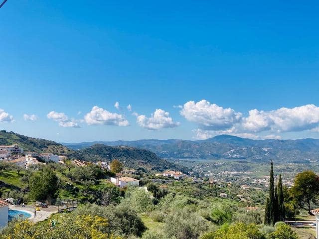 Apartment for rent in Alcaucin - € 750 (Ref: 9550359)