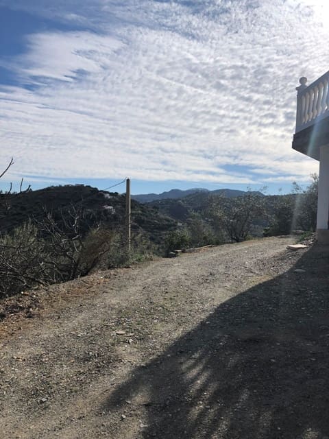 Finca/Hus på landet att hyra i Riogordo - 1 400 € (Ref: 9585215)