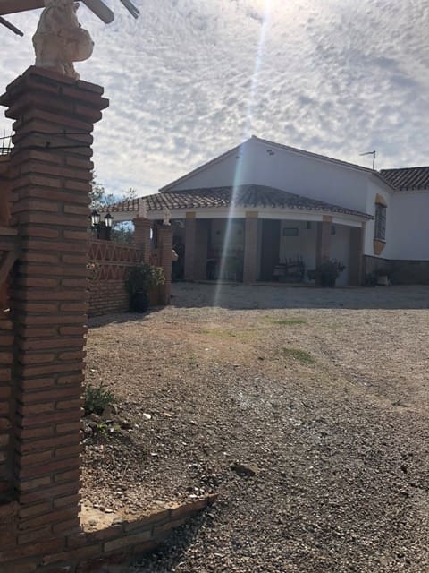 Finca/Hus på landet att hyra i Riogordo - 1 400 € (Ref: 9585215)