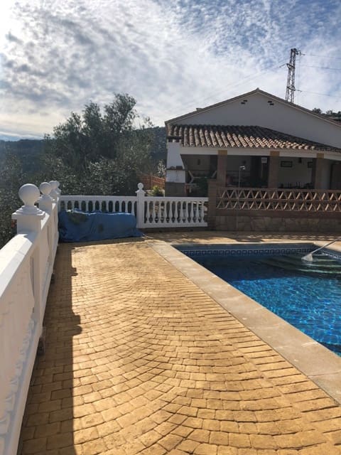 Finca/Hus på landet att hyra i Riogordo - 1 400 € (Ref: 9585215)