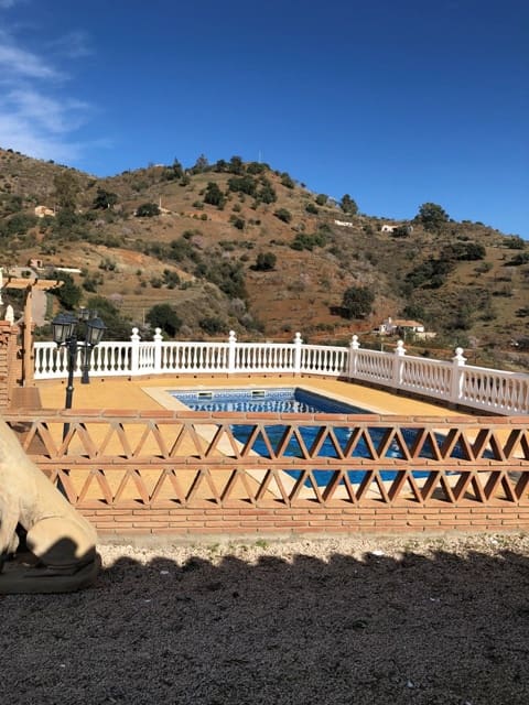 Finca/Hus på landet att hyra i Riogordo - 1 400 € (Ref: 9585215)