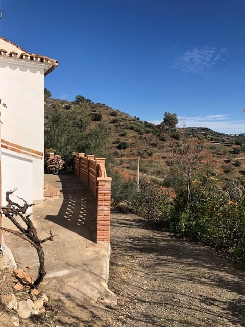 Finca/Hus på landet att hyra i Riogordo - 1 400 € (Ref: 9585215)