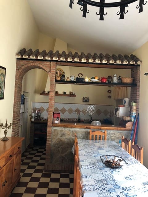 Finca/Hus på landet att hyra i Riogordo - 1 400 € (Ref: 9585215)