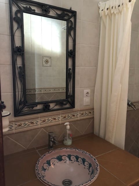 Finca/Hus på landet att hyra i Riogordo - 1 400 € (Ref: 9585215)