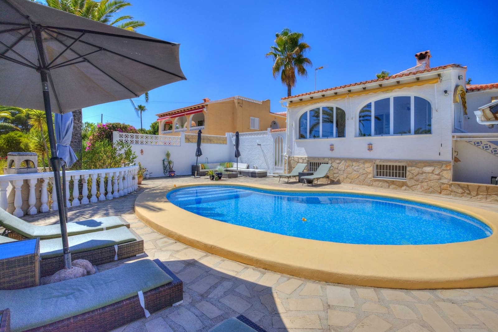 3 Zimmer Villa zu verkaufen in Moraira mit Pool - 915.000 € (Ref: 10009522)