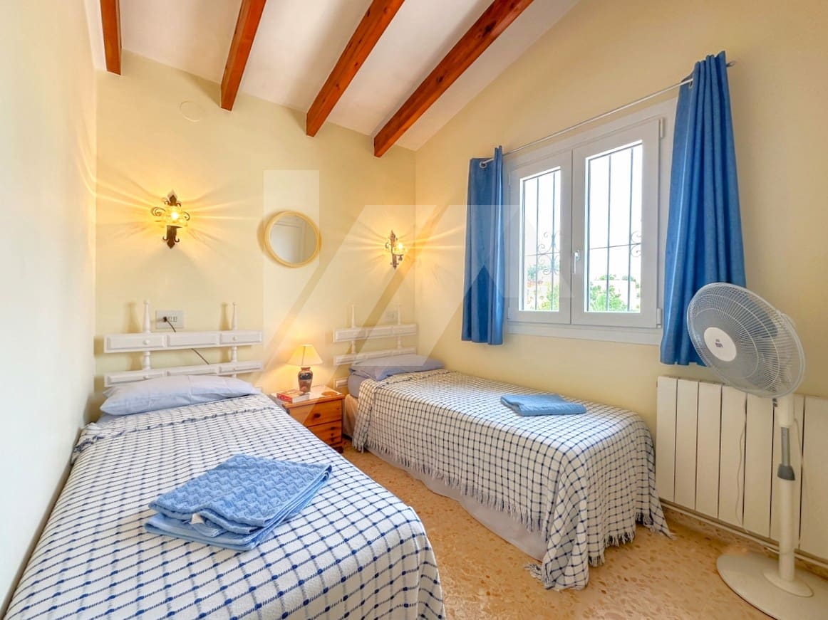 Chalet de 5 habitaciones en Moraira en venta con piscina - 625.000 € (Ref: 10016879)