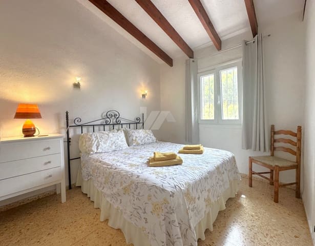 Chalet de 5 habitaciones en Moraira, Teulada-Moraira en venta con piscina - 625.000 € (Ref: 10016879)