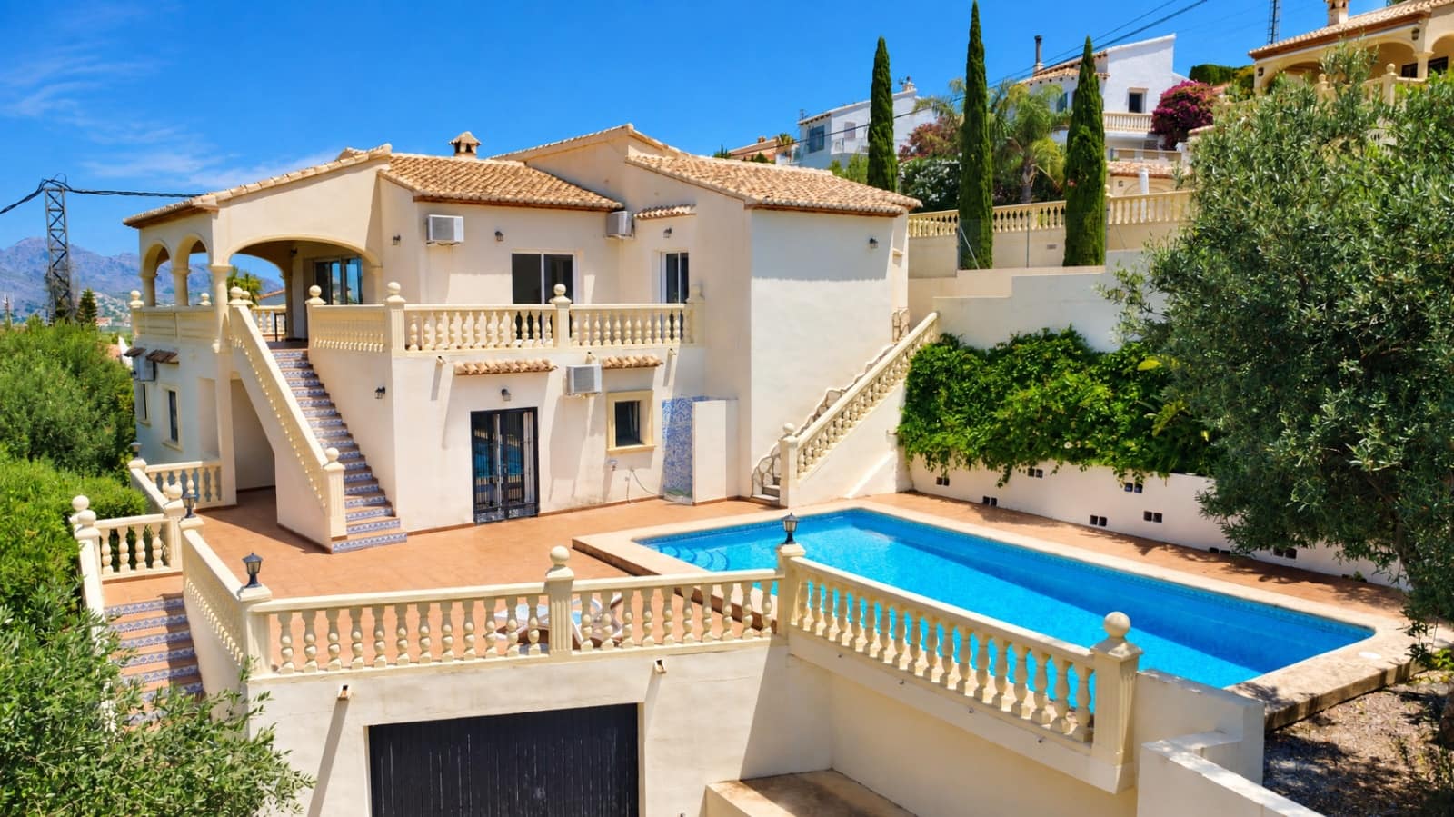 5 bedroom Villa for sale in Orba with pool garage - € 645,000 (Ref: 10016884)