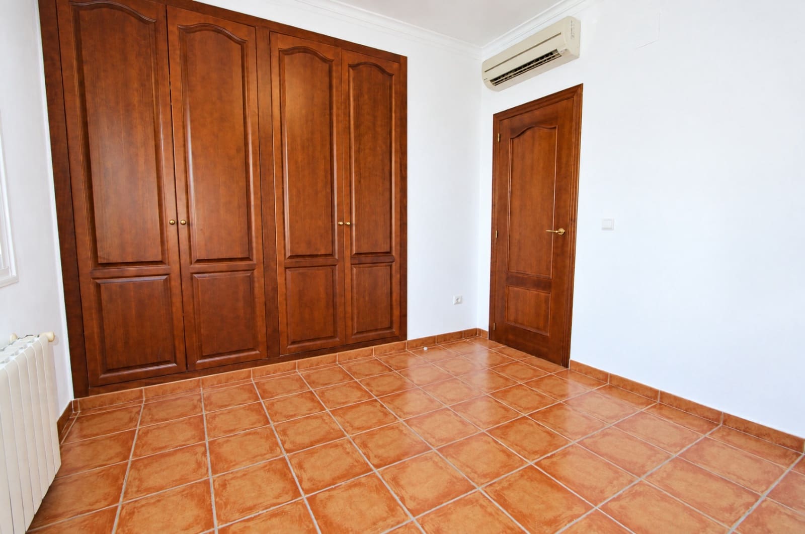 5 bedroom Villa for sale in Orba with pool garage - € 645,000 (Ref: 10016884)