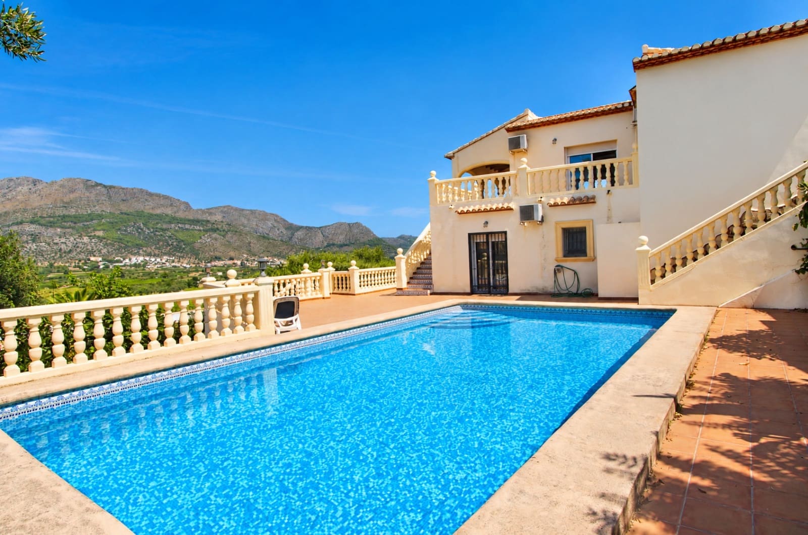 5 bedroom Villa for sale in Orba with pool garage - € 645,000 (Ref: 10016884)
