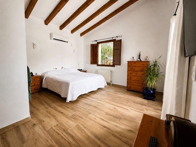 4 soverom Villa til salgs i Moraira, Teulada-Moraira med svømmebasseng - € 595 000 (Ref: 10048415)
