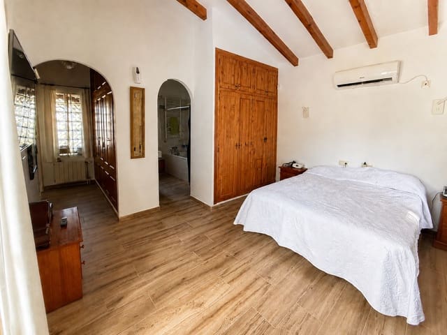 4 soverom Villa til salgs i Moraira, Teulada-Moraira med svømmebasseng - € 595 000 (Ref: 10048415)