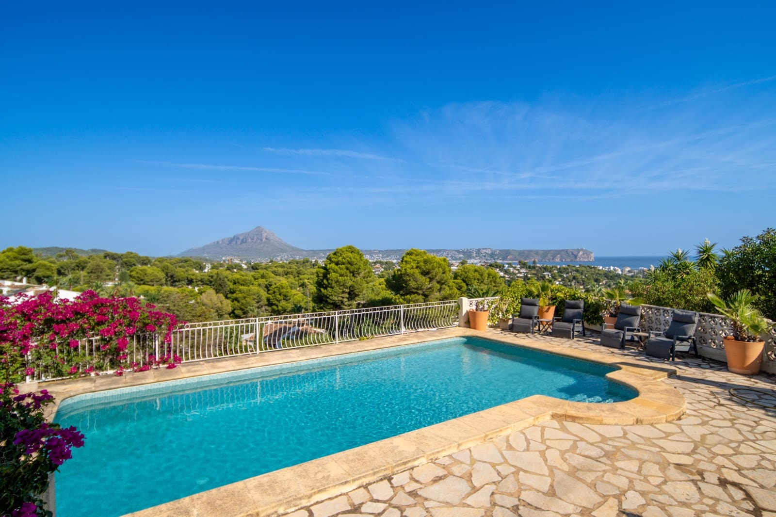 Chalet de 4 habitaciones en Javea / Xàbia en venta con garaje - 925.000 € (Ref: 10048418)